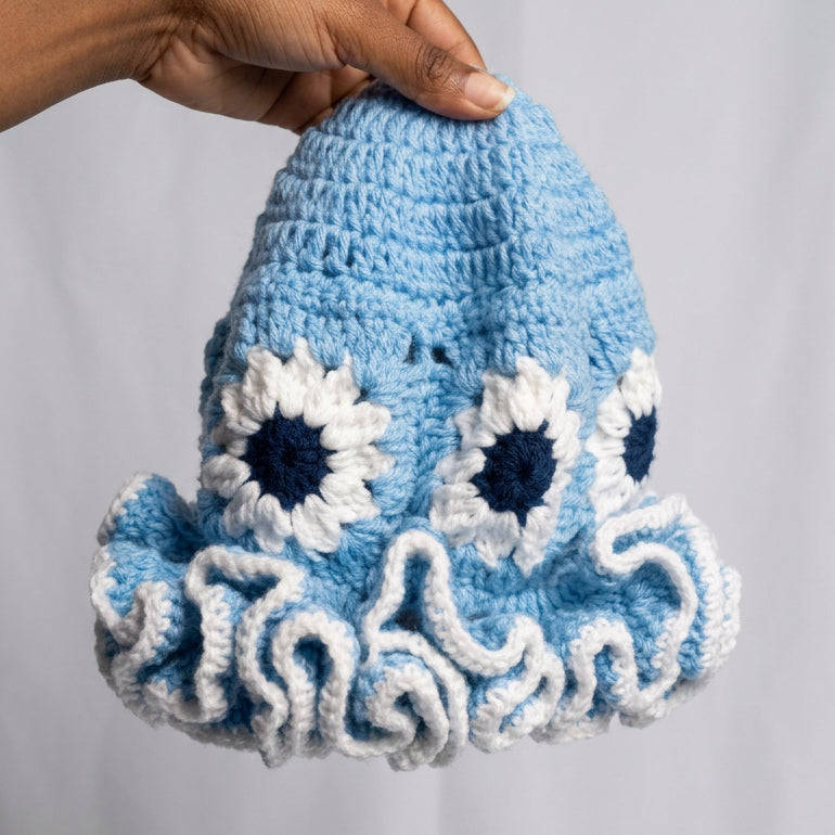 Handmade bleu and white crochet hat square